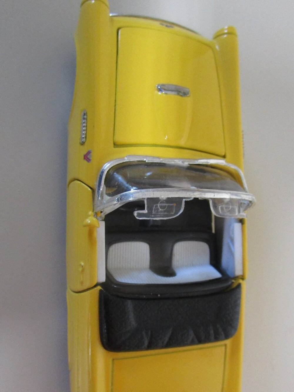 Yellow 1955 Ford Thunderbird Superior 1/24 Scale Diecast Car 120123AST3